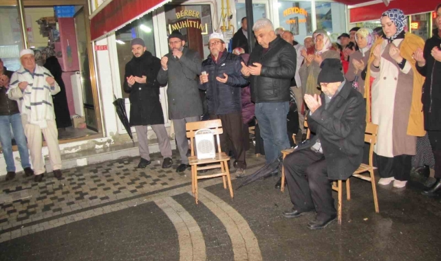 Hisarcık ve Emet'ten 40 kişilik yeni yılın ilk umre kafilesi dualarla uğurlandı