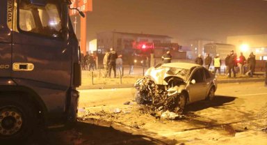 Iğdır'da otomobil ile tır kafa kafaya çarpıştı: 3 yaralı