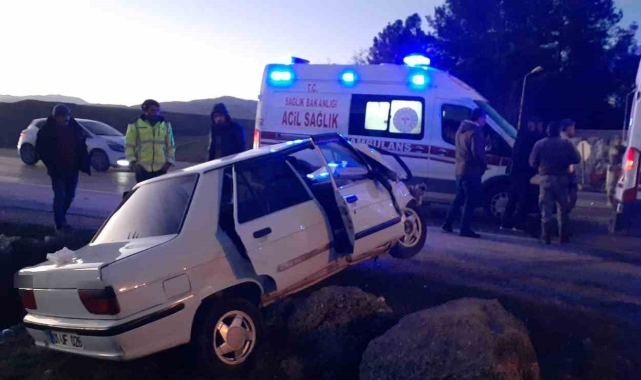 İki otomobil çarpıştı: 5 yaralı