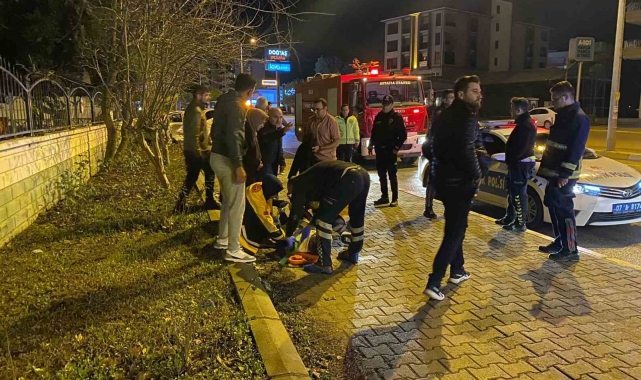 İki otomobilin karıştığı kazada sürücüler yaralandı
