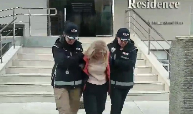 Interpol tarafından kırmızı bültenle aranıyordu, İzmir'de yakalandı