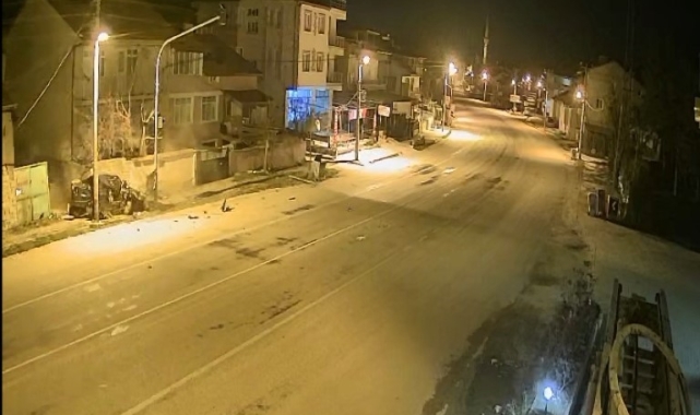 Isparta'da otomobilin hurdaya döndüğü kaza güvenlik kamerasında