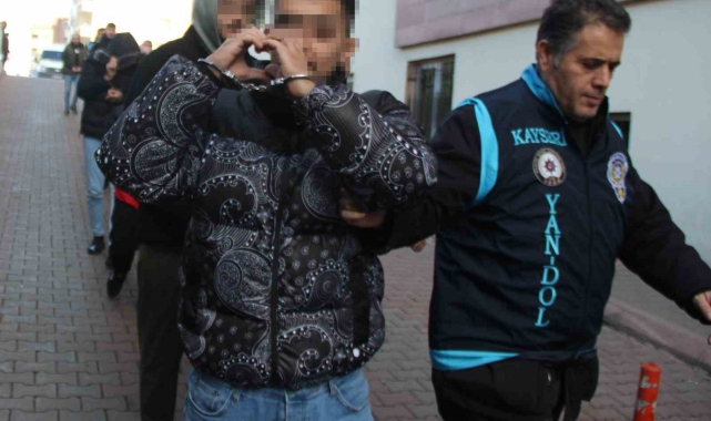 İşsizler adına banka hesabı açıp, yasadışı bahiste 223 milyon TL haksız kazanç elde ettiler