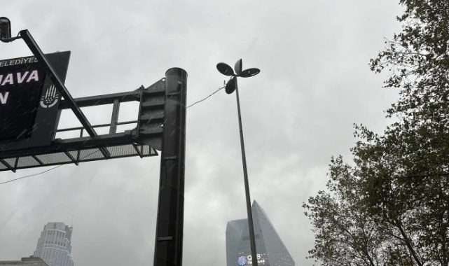 İstanbul'da akıl almaz ölümün görüntüleri ortaya çıktı: Aydınlatma direği üstüne düşen kurye hayatını kaybetmişti