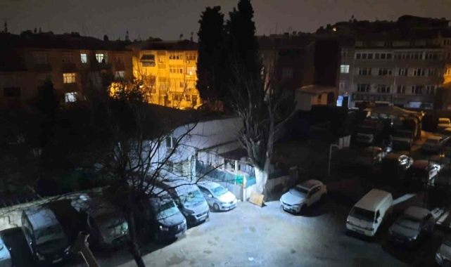 İstanbul'da etkili olan kar yağışı caddeleri beyaza bürüdü