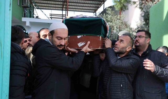 İzmir'de 12 yaşında bıçakla öldürülen Behiye son yolculuğuna uğurlandı
