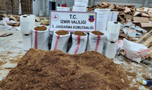 İzmir'de kaçak sigara fabrikasına baskın: 52 milyonluk ürün ele geçirildi