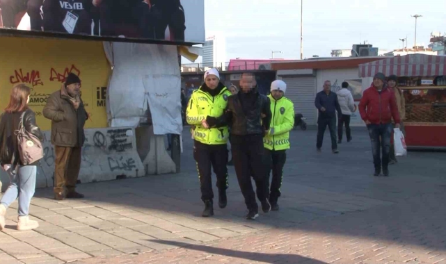 Kadıköy'de ışık ihlali yaptı, ekiplere direndi