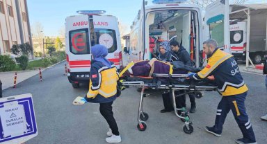 Kahta'da otomobil şarampole devrildi: 3 yaralı