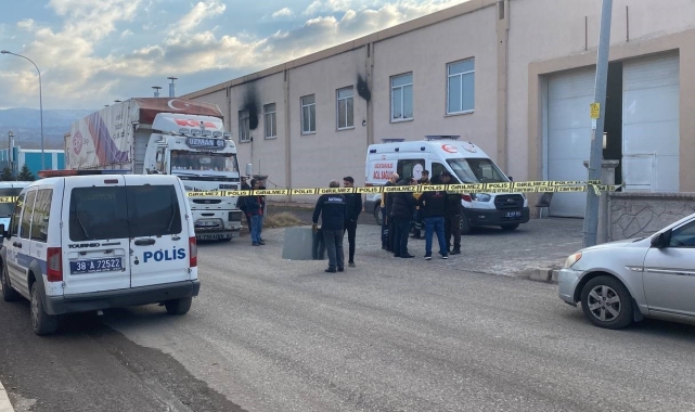 Kamyon ile duvar arasında sıkışan çocuk hayatını kaybetti