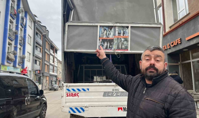 Kamyonete yüklediği doğal gaz borusu bir araca zarar veren sürücü bir şey olmamış gibi yoluna devam etti