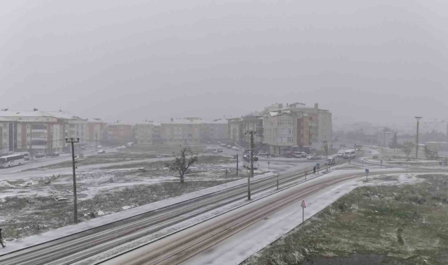 Kapaklı beyaza büründü