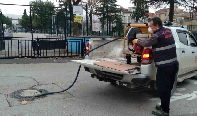 Karesi'de ilaçlama çalışmaları sürüyor