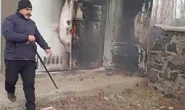 Kars'ta alev alev yanan trafo söndürüldü