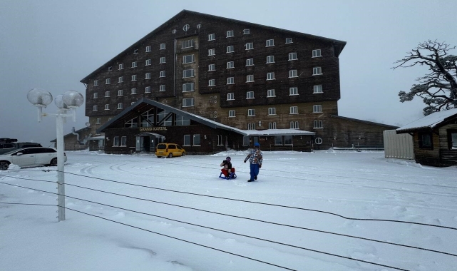 Kartalkaya'da kar yağışı başladı
