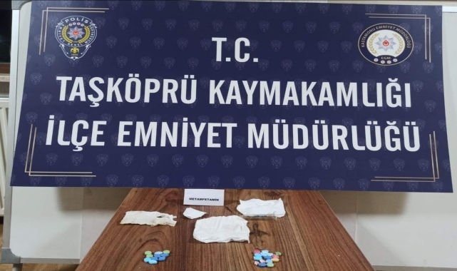 Kastamonu'da uyuşturucu ele geçirilen araçtaki 3 kişi yakalandı