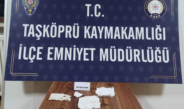 Kastamonu'da durdurulan araçta uyuşturucu ele geçirildi: 3 gözaltı