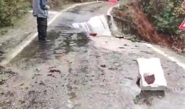 Kastamonu'da heyelan sebebiyle iki ilçenin bağlantısı kesildi