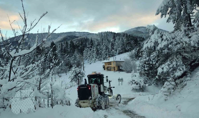 Kastamonu'da kapalı 118 köy yolunun açılması için çalışmalar sürüyor