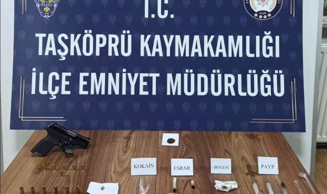 Kastamonu'da uyuşturucu ve ruhsatsız silahla yakalanan 3 kişi gözaltına alındı
