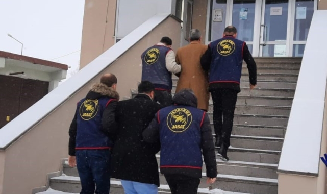 Kasten adam öldürme suçundan aranan 2 şüpheliyi jandarma yakaladı