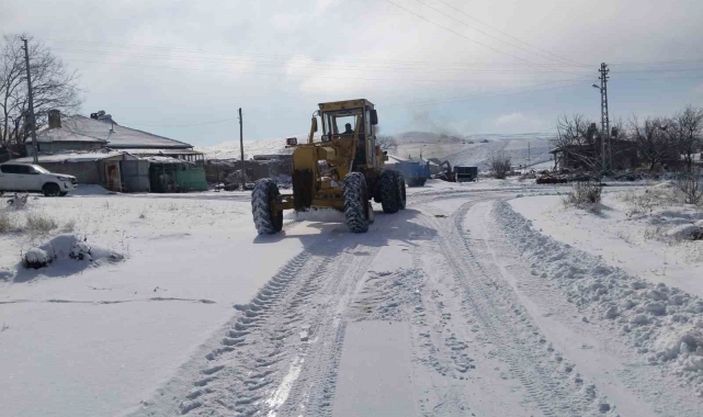 Kayseri'de ulaşıma kapanan 273 mahalle yolu açıldı