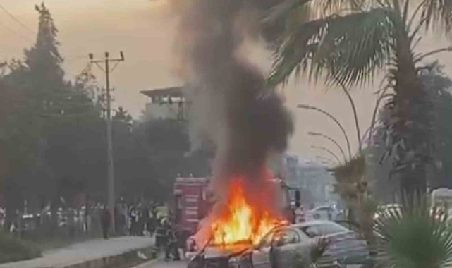 Kaza sonrası alev alev yanan araç kamerada