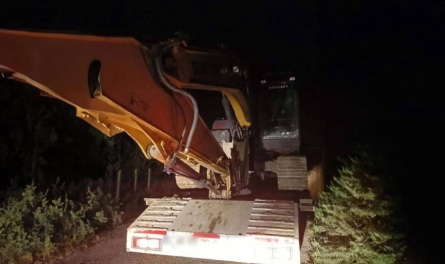 Kepçe ile define arayan 2 şüpheli yakalandı