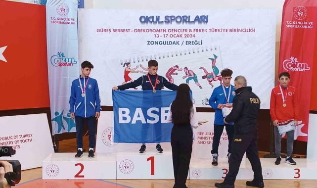 Kepezli güreşçiye bronz madalya