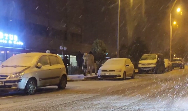 Keşan'da kar yağışı etkisini artırdı