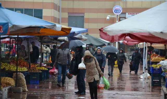 Keşan'da yağmur ve rüzgar hayatı olumsuz etkiledi