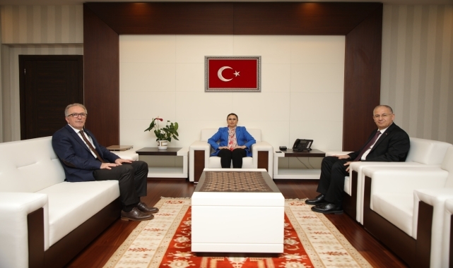 Kocaeli Üniversitesi Rektörü Cantürk'ten Rektör Uzun'a ziyaret