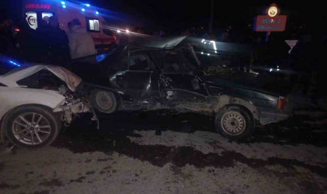 Konya'da otomobiller çarpıştı: 2 yaralı