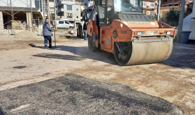 Körfez'de bozuk yollara müdahale