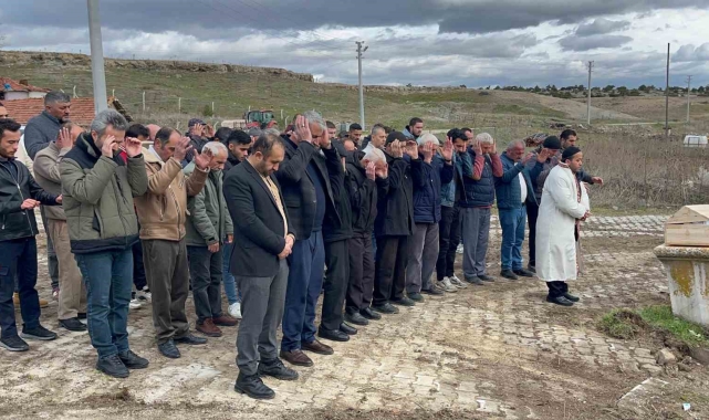 Köy merkezinde vücudunun parçaları bulunan Nazmi Önal'ın cenazesi toprağa verildi