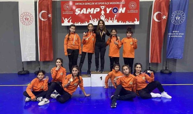 Köyceğizli güreşçi kızlardan yedi şampiyonluk