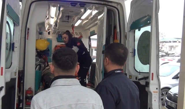 Kozan'da minibüs devrildi: 7 yaralı