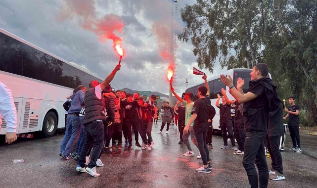 Kuşadasıspor taraftarına taşlı saldırı