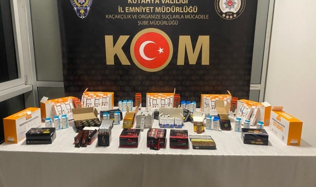 Kütahya'da bir araçta kaçak cinsel gücü artırıcı ilaçlar ele geçirildi