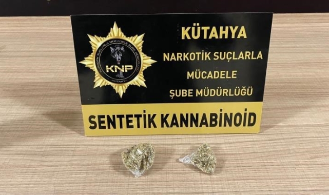 Kütahya'da bir araçta uyuşturucu ele geçirildi