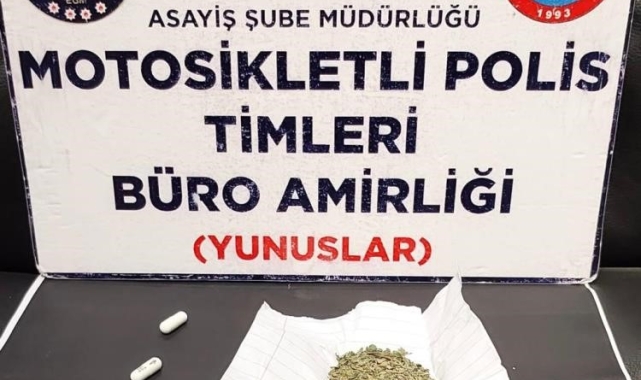 Kütahya'da bir araçta uyuşturucu ele geçirildi
