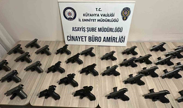Kütahya'da silah taciri 37 kurusıkı tabanca ile yakalandı