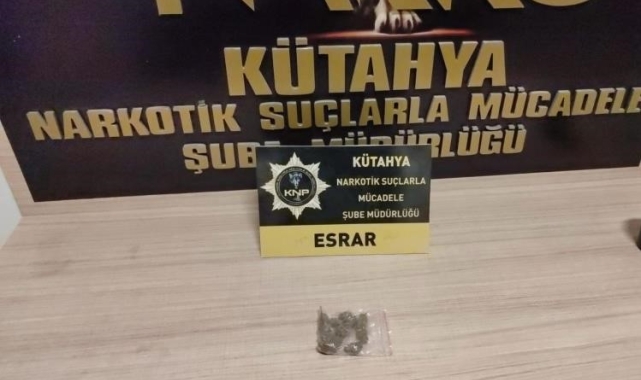 Kütahya'da yabancı uyruklu 2 şahsın üzerinde uyuşturucu ele geçirildi