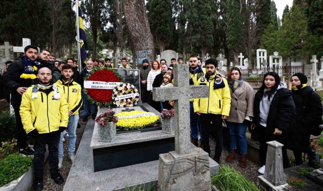 Lefter Küçükandonyadis kabri başında anıldı