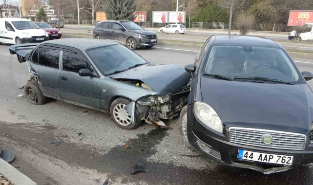 Malatya'da 6 aracın karıştığı zincirleme kazada 2 kişi yaralandı