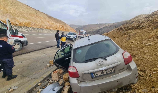Malatya'da otomobil drenaj kanalına düştü: 3 yaralı