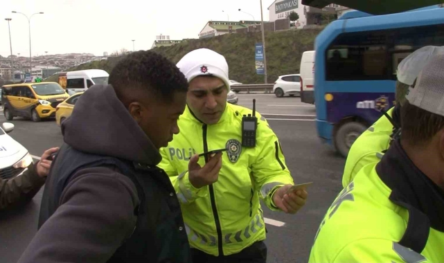 Maltepe'de emniyet şerit ihlali yapan Pendiksporlu Kappel denetime takıldı