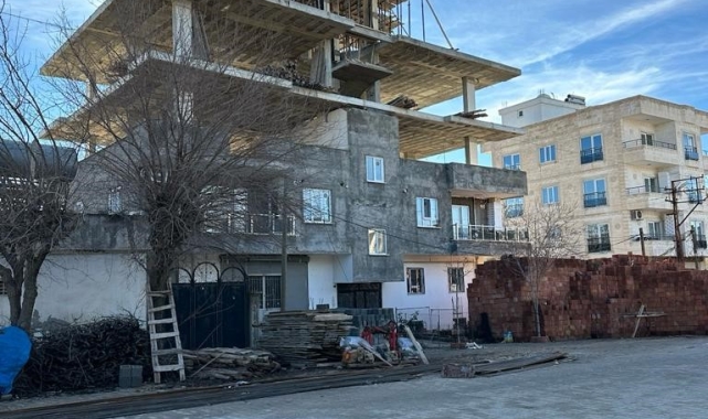 Mardin'de yıkılan duvarın altında kalan kişi hayatını kaybetti