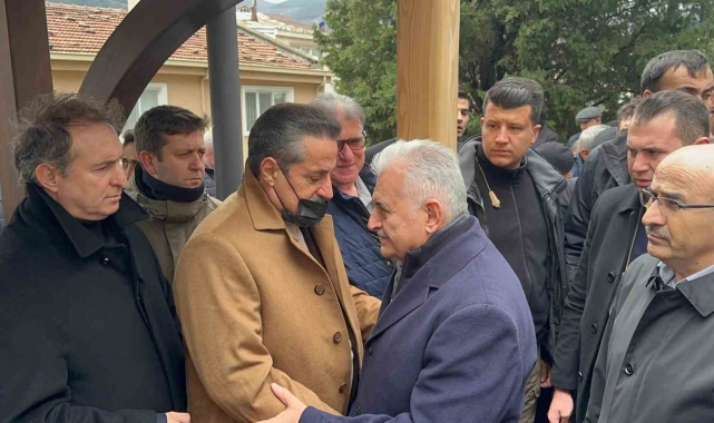 Milletvekili Faruk Çelik'in annesi kılınan cenaze namazı sonrası toprağa verildi