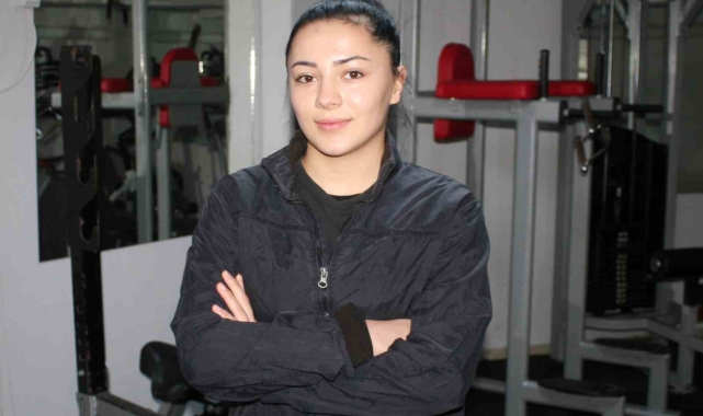 Milli Güreşçi Başak Duman'ın hedefi Türkiye'yi olimpiyatlarda temsil etmek